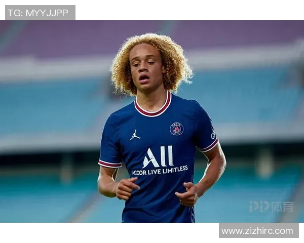 哈维西蒙斯：从青年才俊到足坛新星的成长之路与未来展望